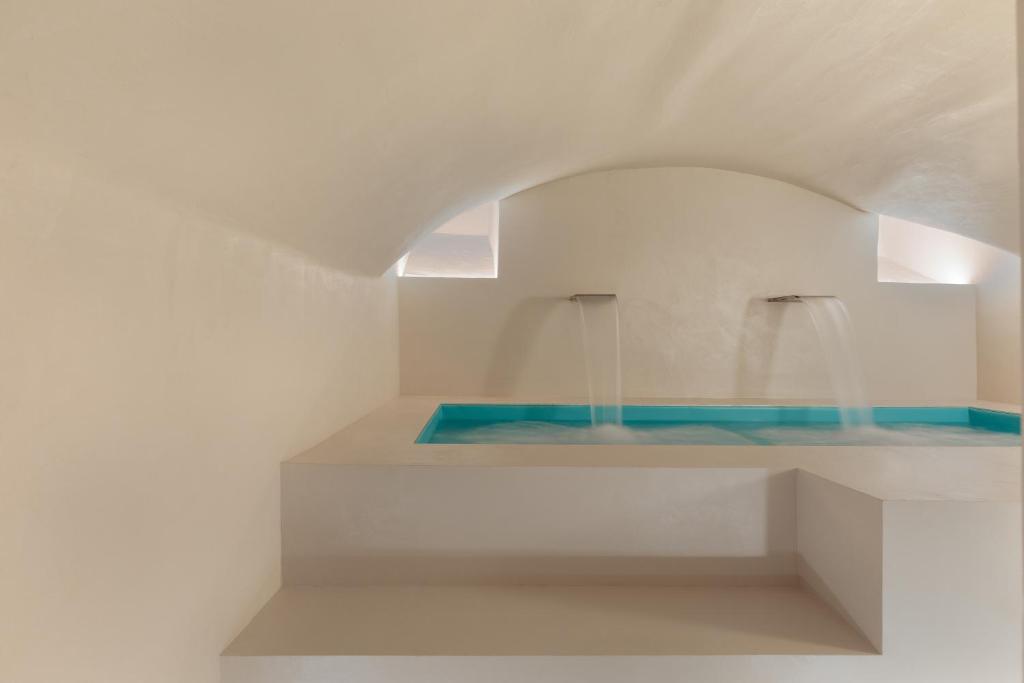 Design apartment with private pool in Campo dei Fiori Hotels met zwembad italië