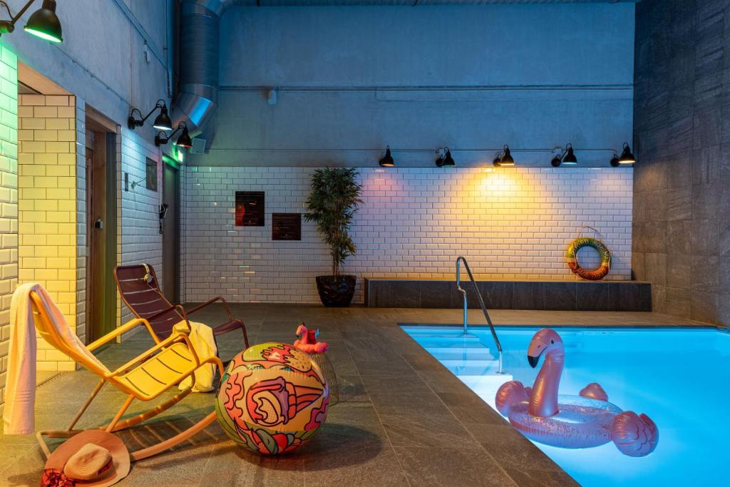 Moxy Amsterdam Houthavens Hotels met zwembad amsterdam